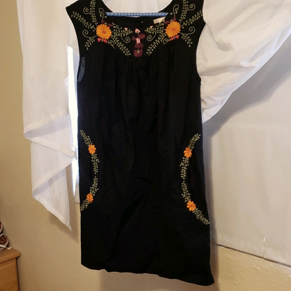 Fiesta embroidered tunic with pockets